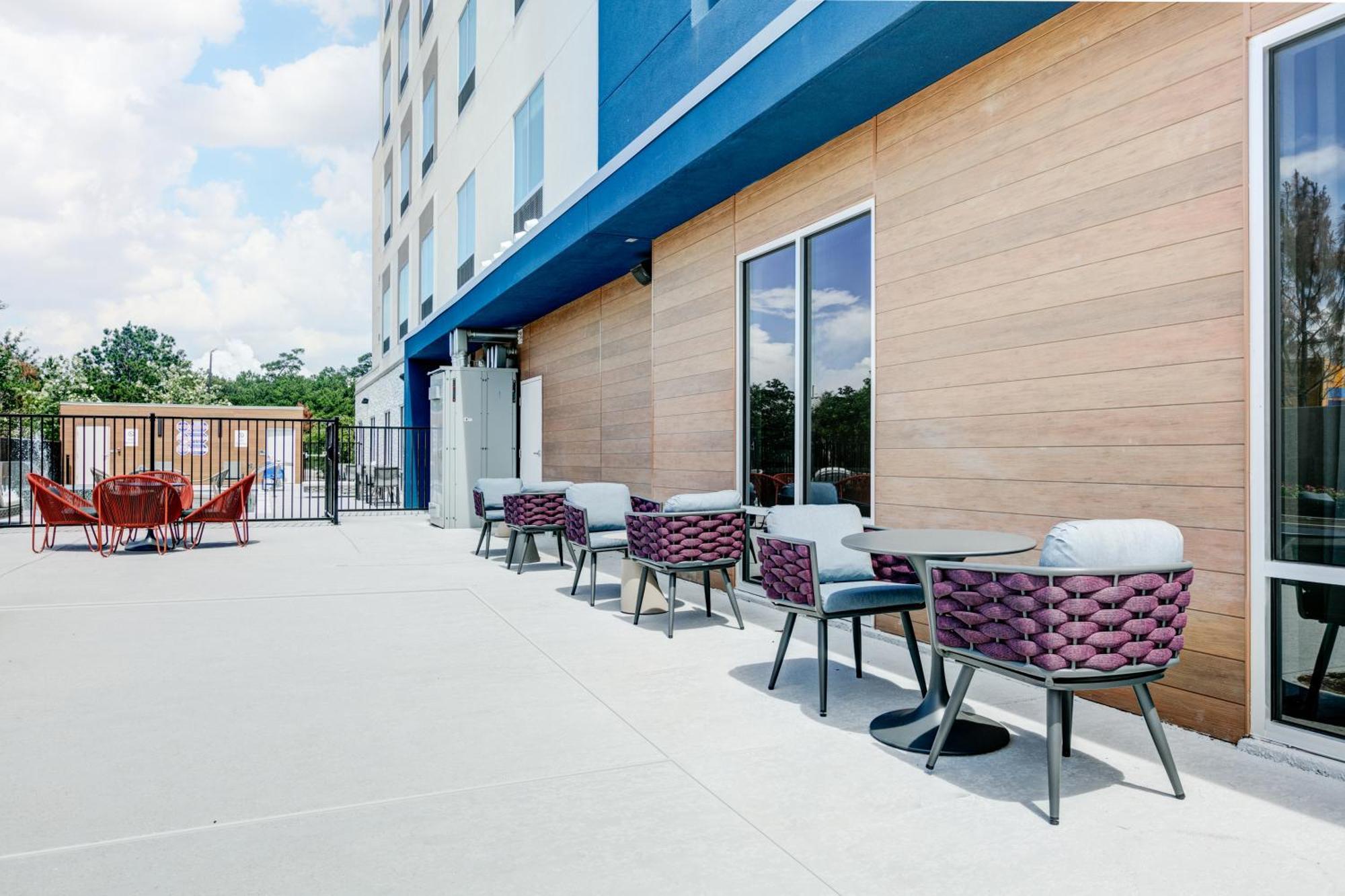 Hampton Inn & Suites By Hilton Shenandoah The Woodlands Exterior photo