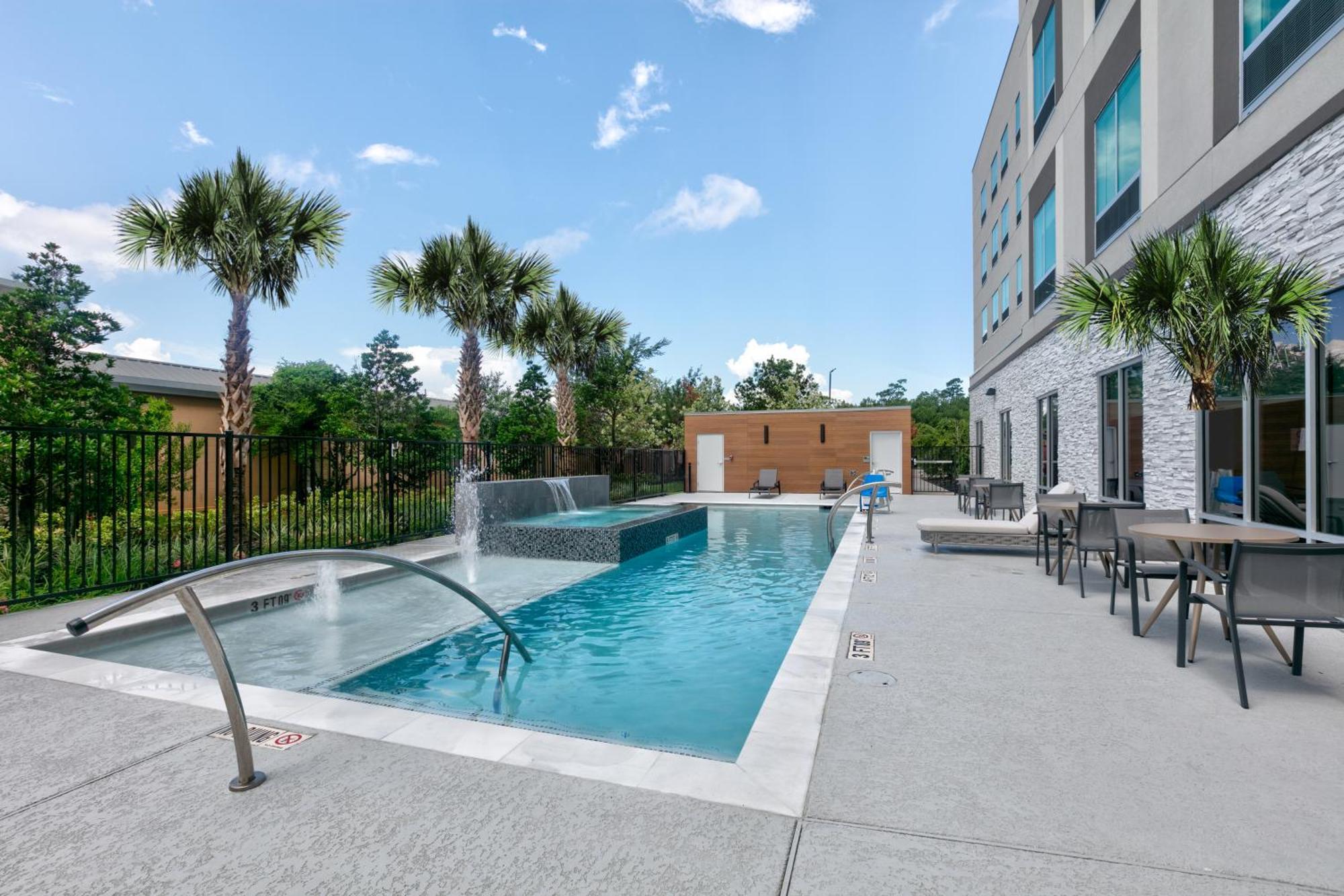 Hampton Inn & Suites By Hilton Shenandoah The Woodlands Exterior photo